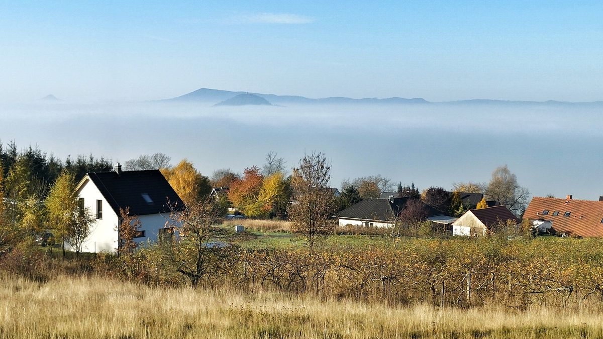 Teplé a slunečné jarní počasí místy překazí mlhy